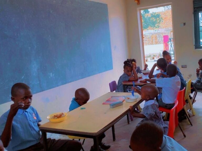 children eating1.jpg